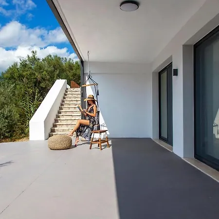 Theia * Katokhórion