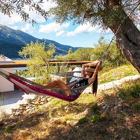 Theia * Katokhórion